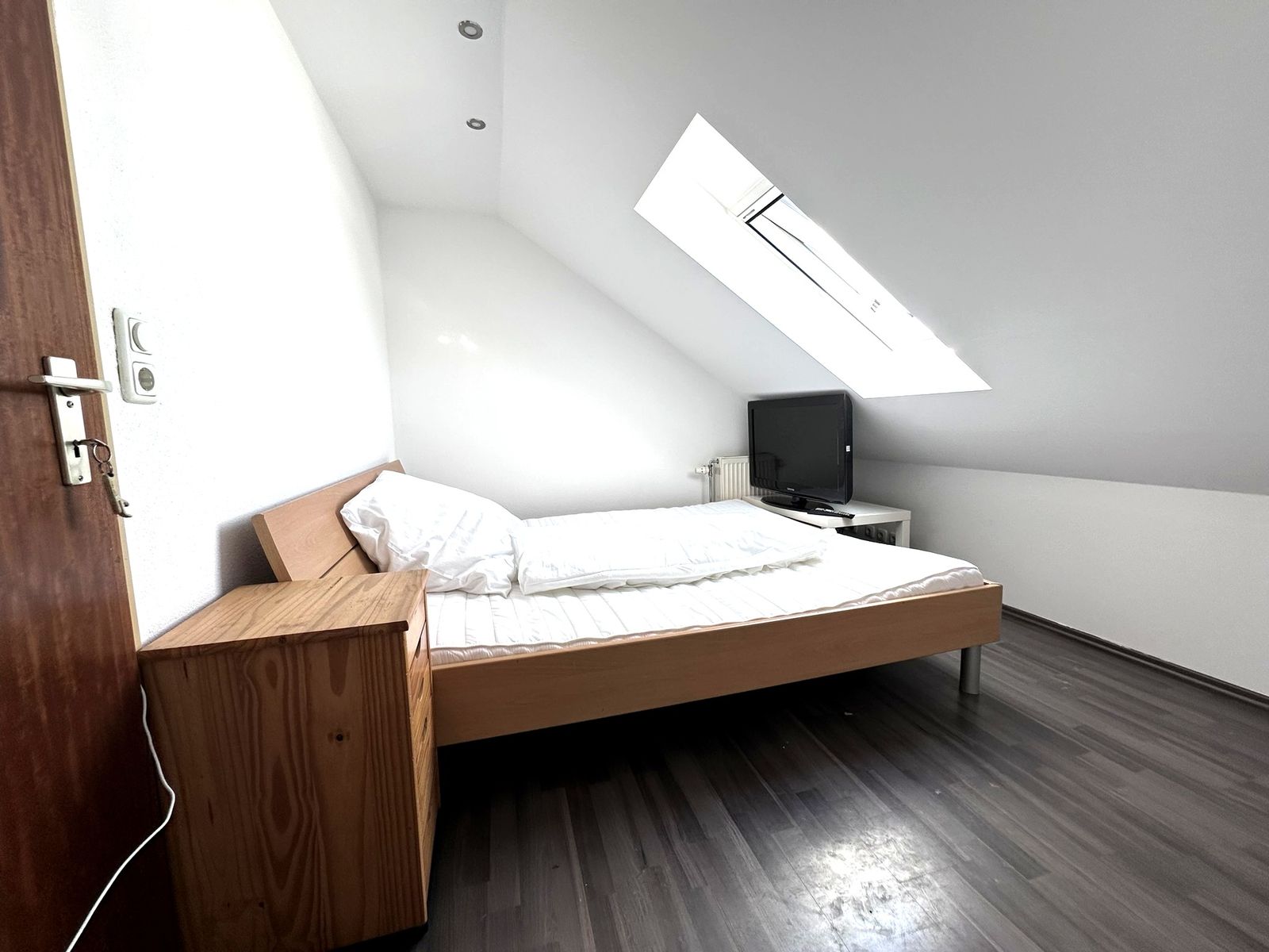 Zimmer mit Doppelbett – Monteurwohnung für Wörth